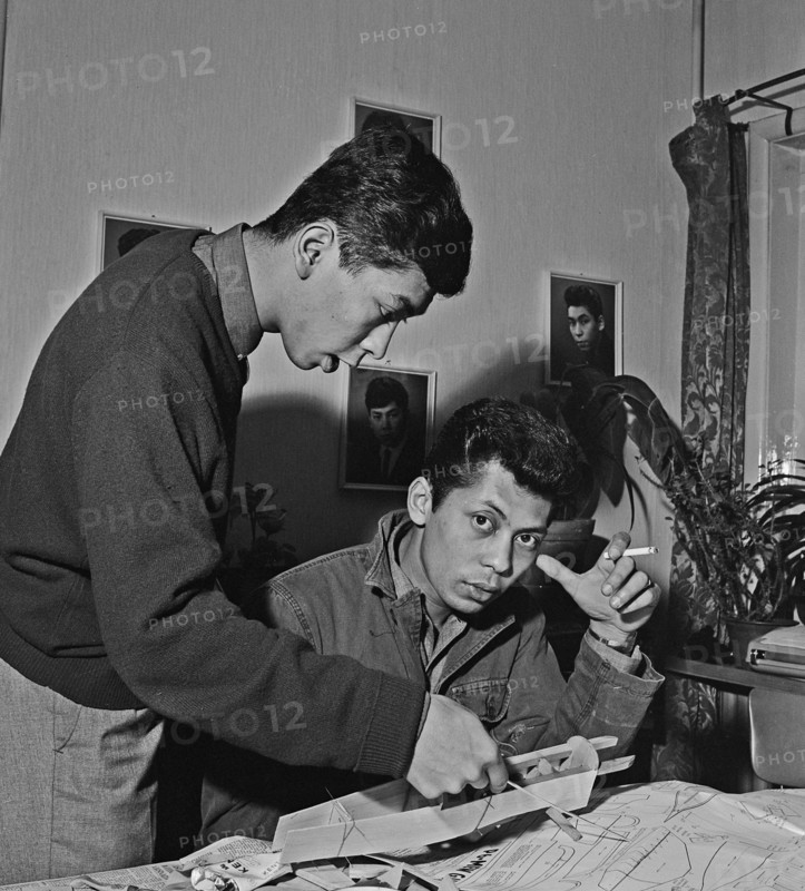 The Blue Diamonds at home / Date January 20, 1964.