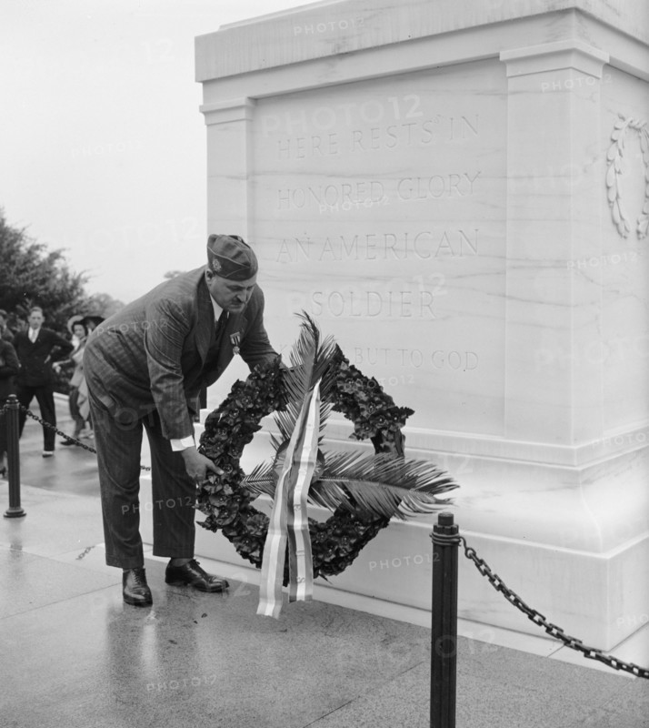 E.R. Antivert placing wreath at Tomb of Unknown Soldier circa 1938.