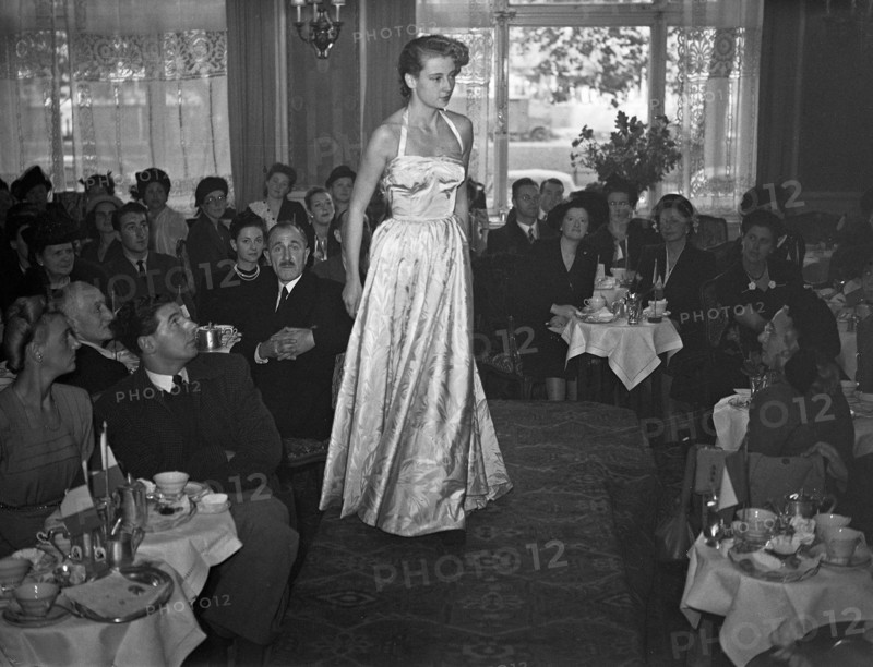 Fashion show Victoria Hotel -  circa October 18, 1947.