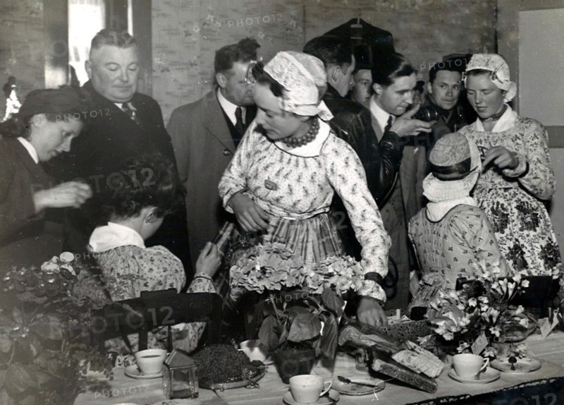 West Frisian wedding Location: Stompetoren: 1942.