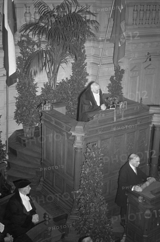 William Lyon Mackenzie King, Prime Minister of Canada, in the City Hall in Amsterdam. Speech in the auditorium Date November 19, 1947 / Location Amsterdam, Noord-Holland.