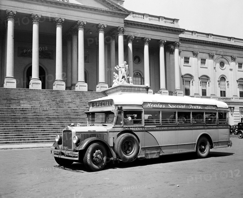Tour bus at U.S. Capitol, Washington, D.C. circa 1935.