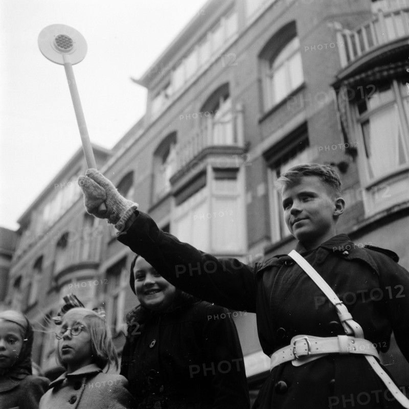 Schoolboys as traffic controllers / Date November 3, 1947.