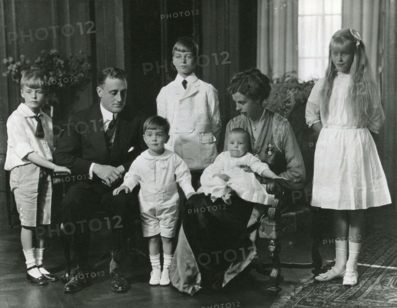 FDR and family in 1916