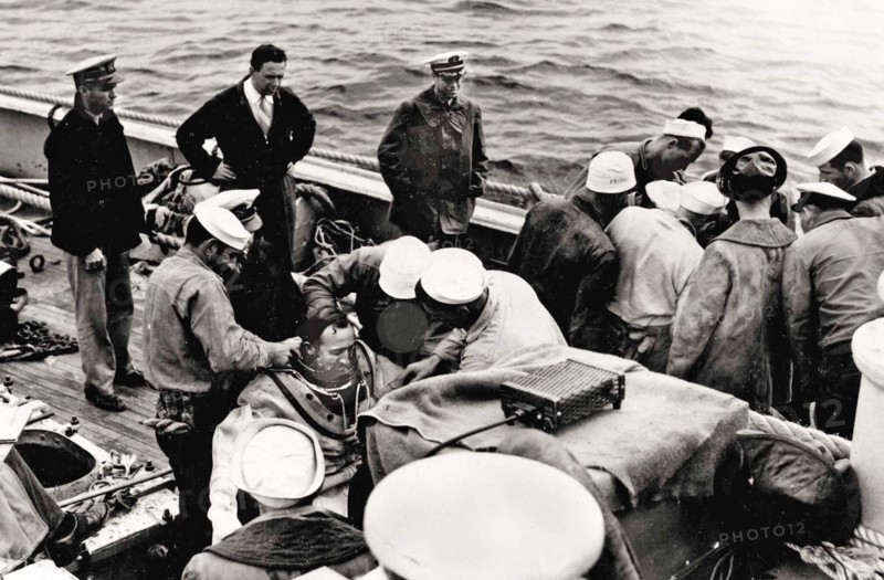 USS Falcon crewmen suit up two Navy divers