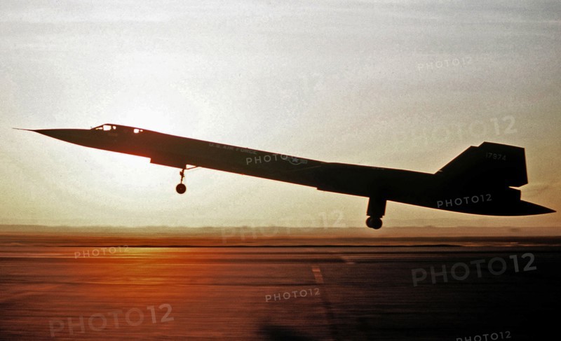 A left side view of an SR-71 aircraft