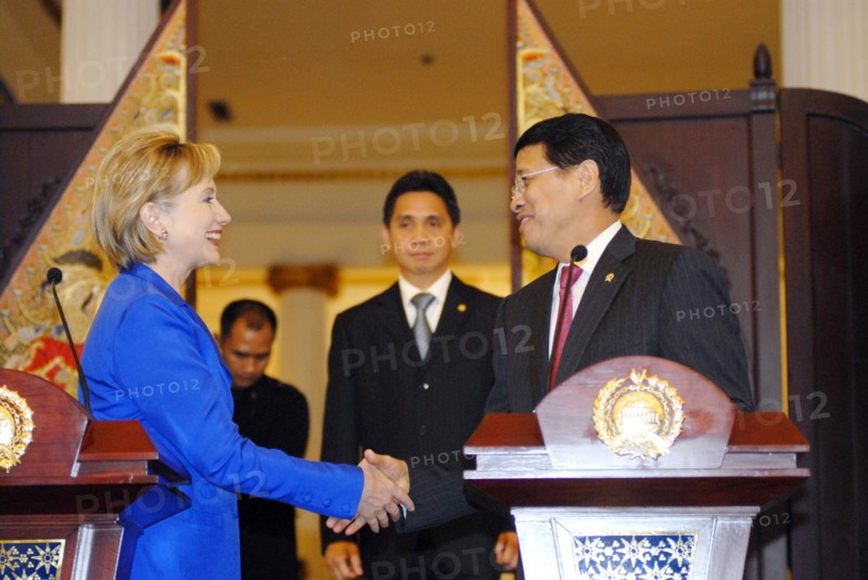 2009 - Secretary Clinton With Indonesian Foreign Minister.