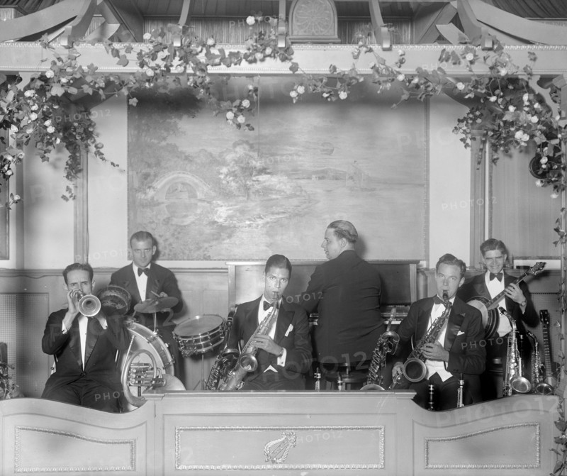 Venus Restaurant Orchestra