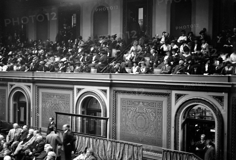 Reach chamber of congress while President Woodrow Wilson speaks