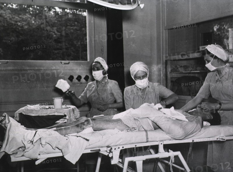 Army Nurses in operating room at 40th General Hospital