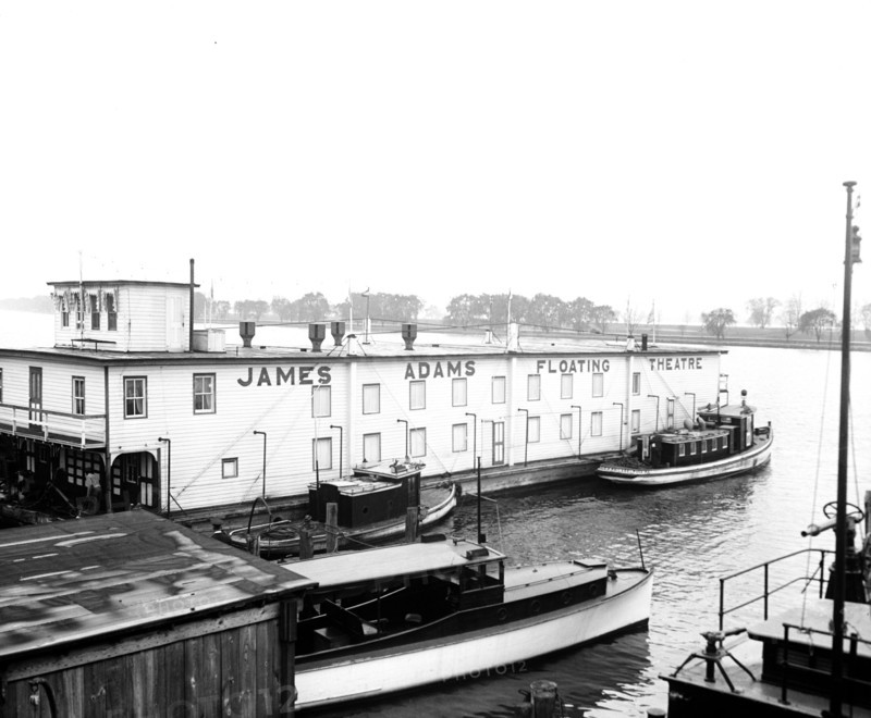 Original 'Show boat' visits Capital