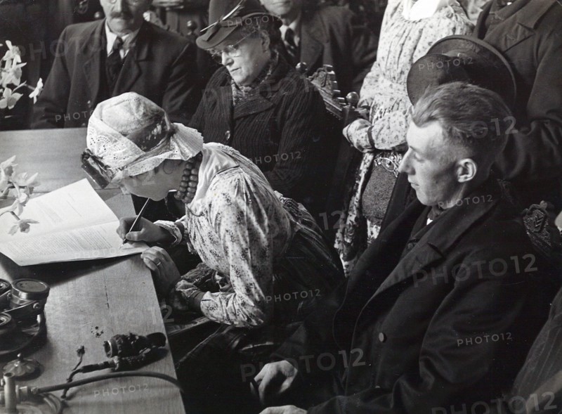 West Frisian wedding Location: Stompetoren: 1942.