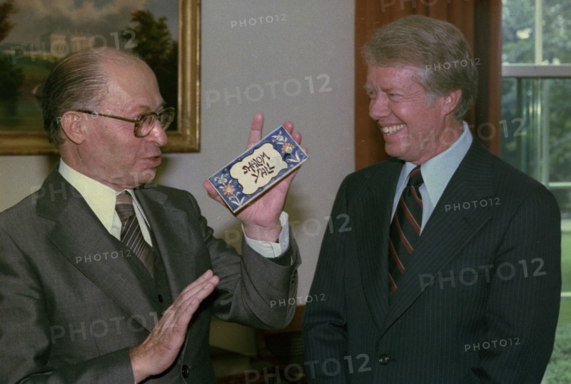 Menachem Begin and Jimmy Carter with 'Shalom Ya'll' card