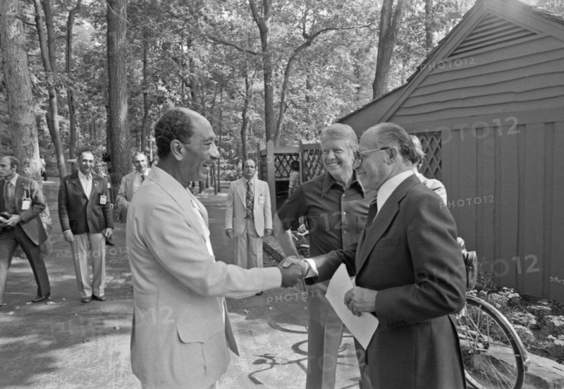 Jimmy Carter watches as Anwar Sadat