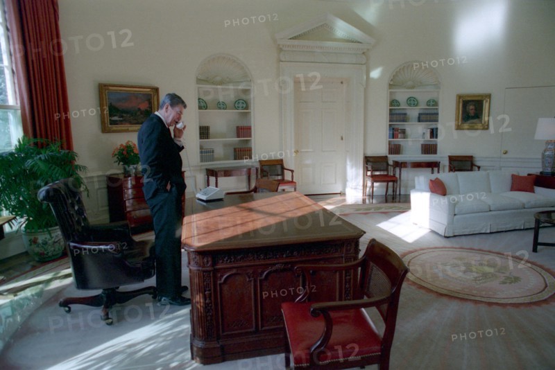 1989 President Reagan in the Oval Office.