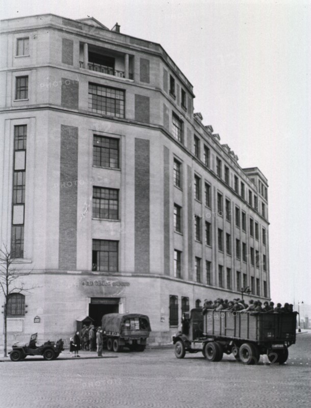 1945 - The 194th General Hospital arriving in Paris
