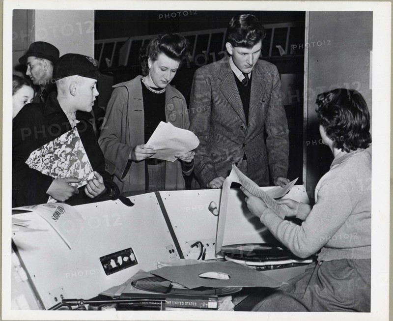 Visitors at the USIS Music Desk, London ca. 1950
