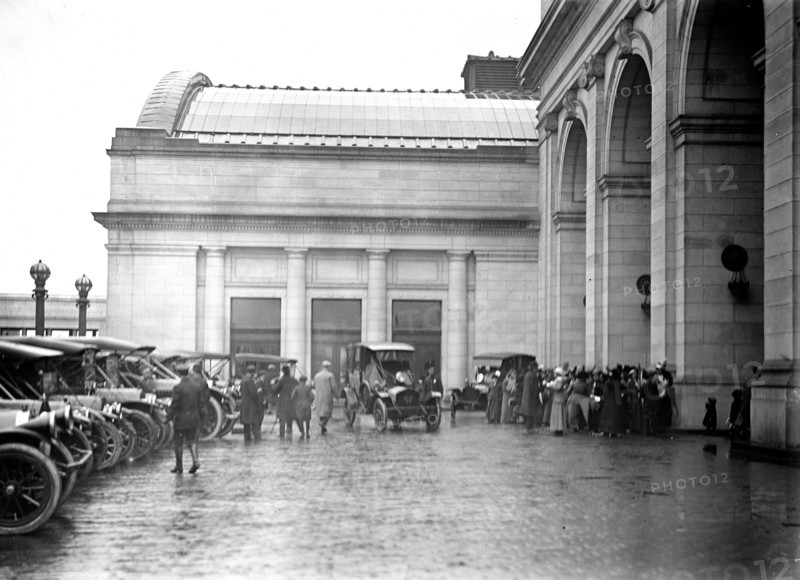Cars and people outside Union Station