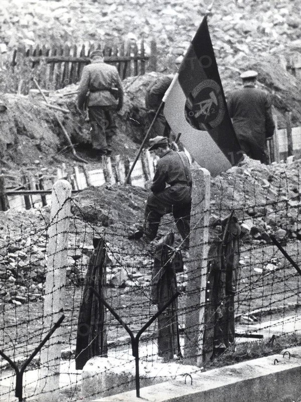 Building the Berlin Wall