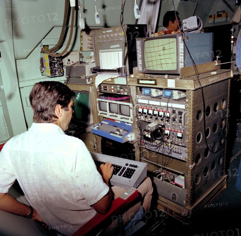 Astronomer at C-141 KAO workstation