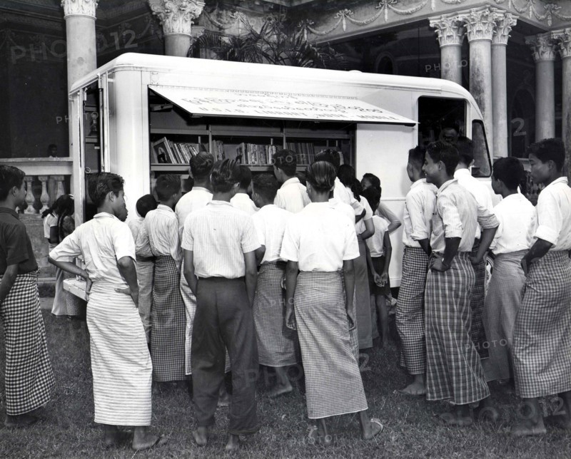 Children and Teachers at Bookmobile