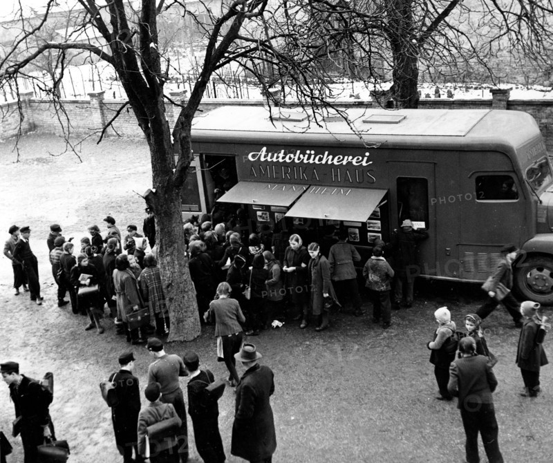 Residents Visit the Bookmobile in Mannheim