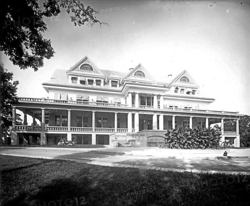 Washington Sanitarium, [Takoma Park, Maryland], front ca.  between 1910 and 1926
