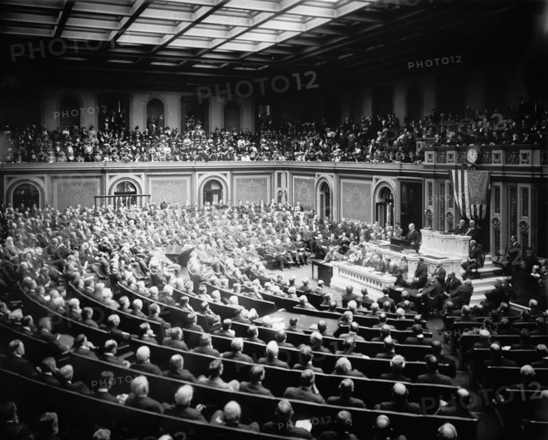 Wilson addressing Congress, [Washington, D.C.] ca.  between 1910 and 1935