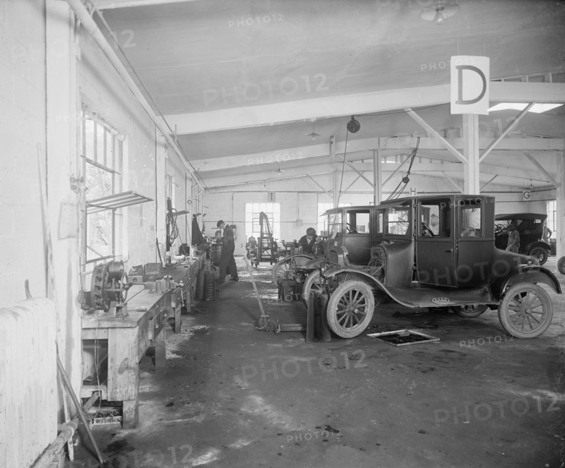 Montgomery County Motor Company garage ca.  between 1910 and 1925