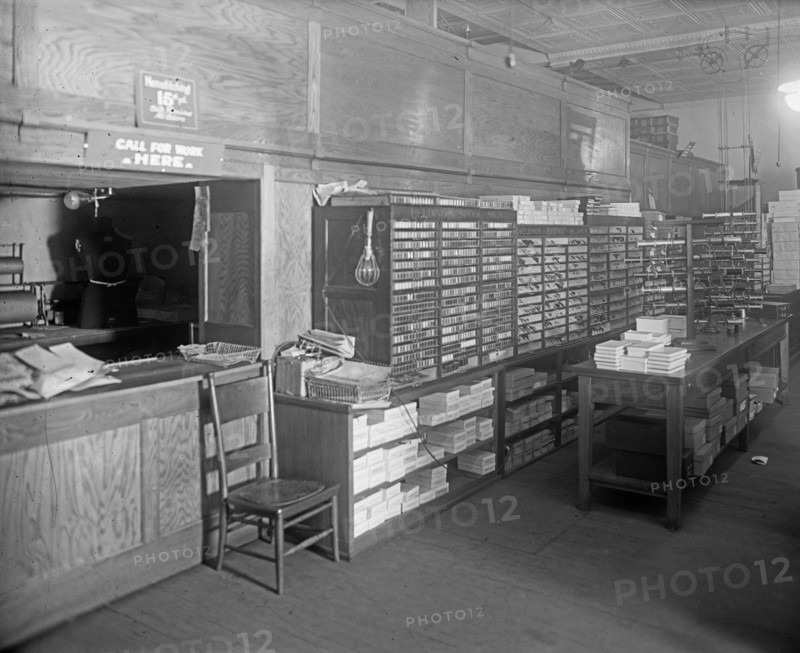 Oppenheimer's Dress Shop interior [Washington, D.C.] ca.  between 1910 and 1920