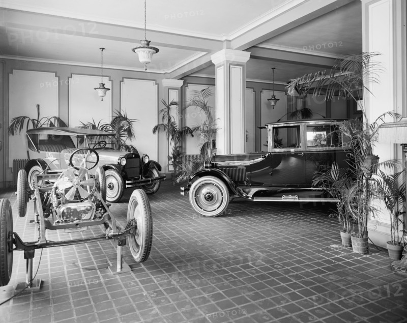 Trew Motor Company, [Washington, D.C.], interior of showroom ca.  between 1910 and 1920