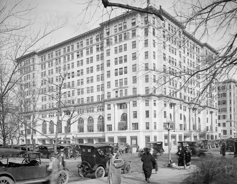 Building at corner of 15th and K St., N.W., Washington, D.C. ca.  between 1910 and 1920