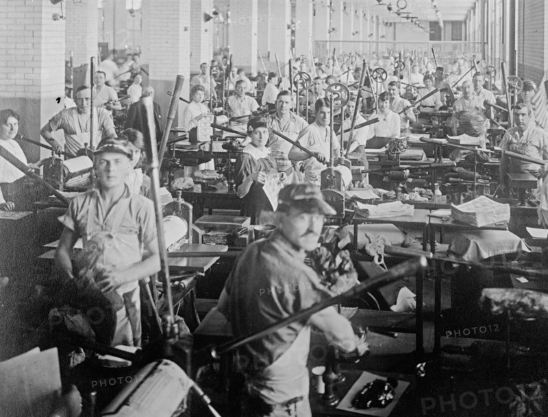 Workers at the Bureau of Engraving & Printing ca. between 1909 and 1920