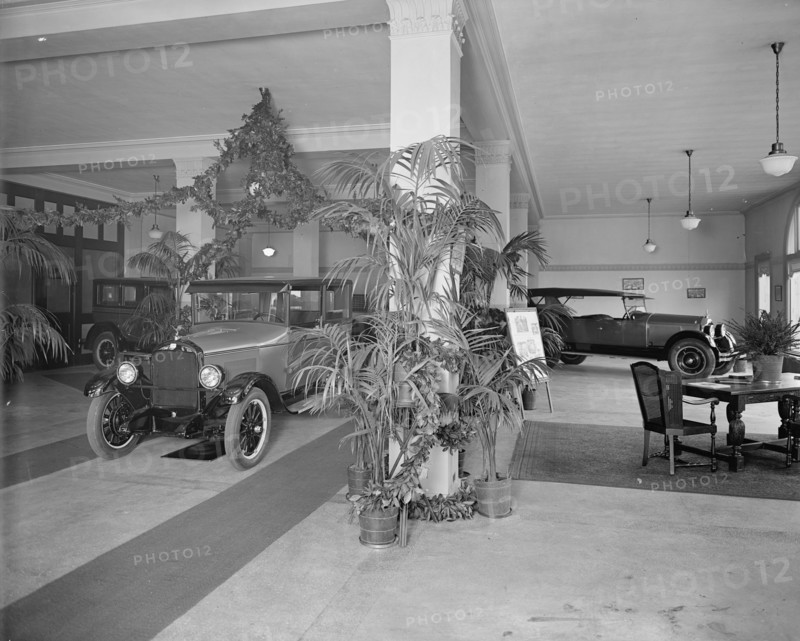 Washington Virginia Motor Company car dealership interior ca.  between 1910 and 1926