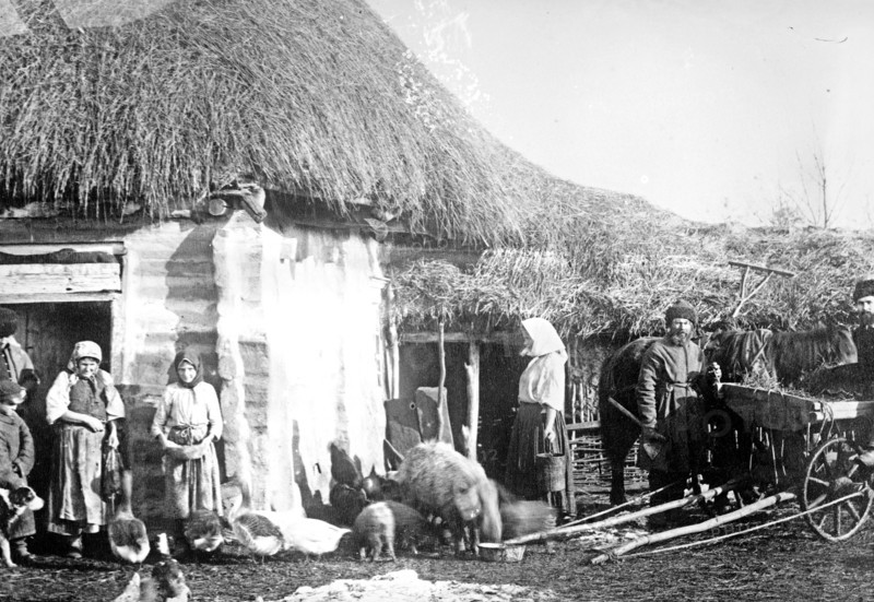 Men and women in a Russian village ca. between 1909 and 1920
