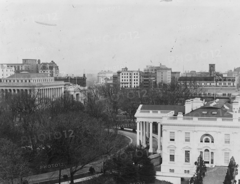 Bird's-eye view of the White House ca. between 1909 and 1932