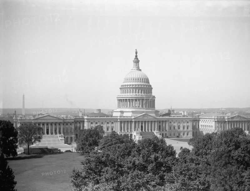 The U.S. Capitol in Washington D.C. ca. between 1909 and 1923