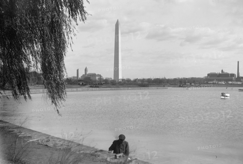 Washington Monument & Tidal Basin ca. between 1909 and 1923