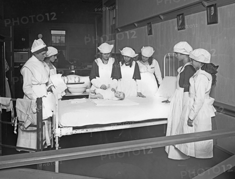 Red Cross education, nurses and students during a home hygiene class, C.H.S. ca. between 1909 and 1940