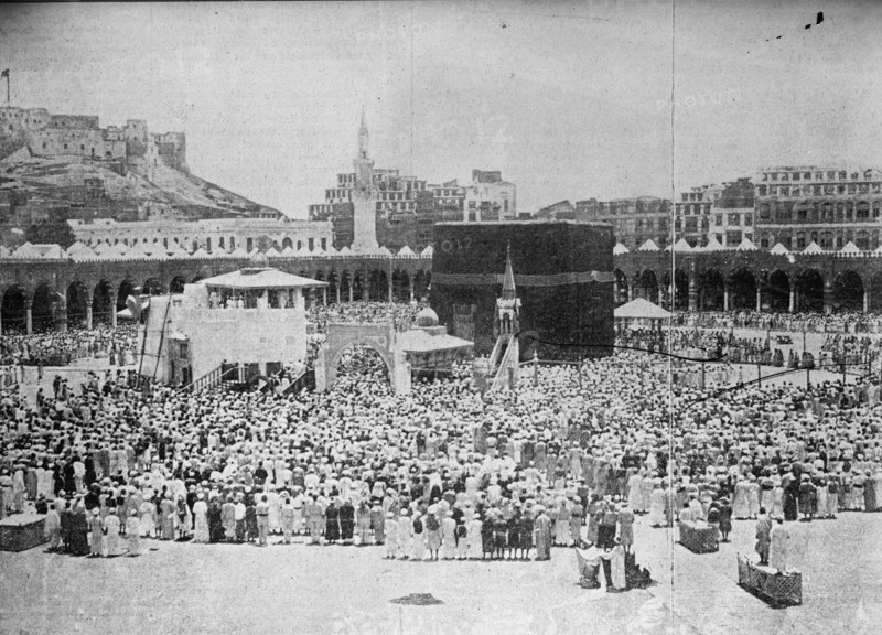 Palestine, Moslem [Muslim] Pilgrims at the Kaaba, sacred shrine in holy city of Mecca ca. between 1909 and 1919