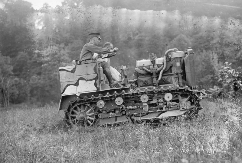 Artillery tractor, Secretary of War Baker ca.  1918