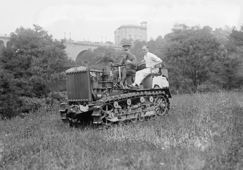 Artillery tractor, Secretary of War Baker ca.  1918