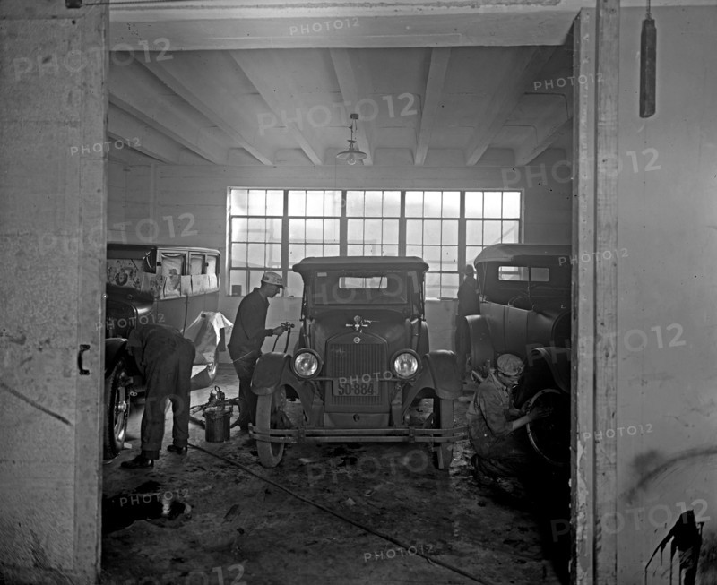 Joseph McReynolds service station ca.  between 1918 and 1928