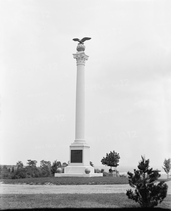 Looking east at the front of the Spanish-American War Memorial in Arlington National Cemetery in Arlington County, Virginia, in the United States between 1918 and 1920