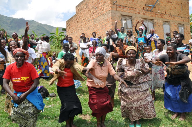 Members of the Family Life School in the Bulambira community (Rubanda district) in Uganda, women sing and dance ca. 14 March 2018