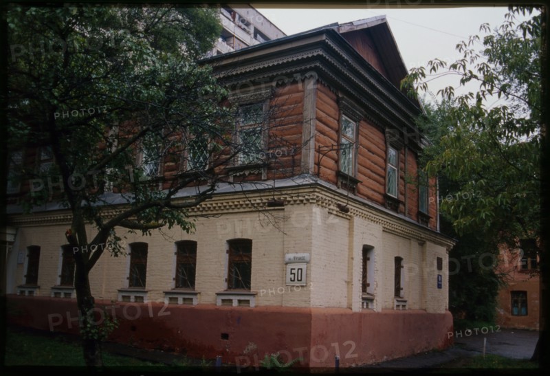 Kabatov house (Frunze Street, early 20th century), Khabarovsk, Russia; 2000
