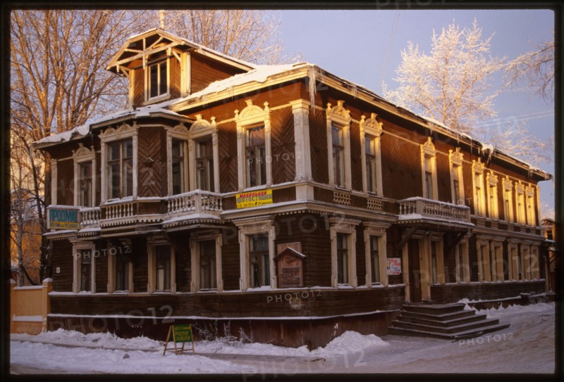 Chudinov house (1904), relocated in 1990s to Chumbarova-Luchinskii, Arkhangelsk, Russia 1999.