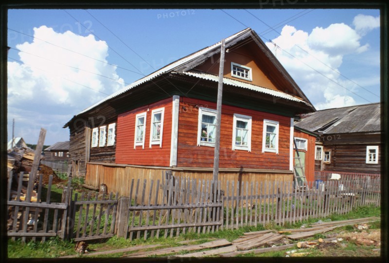 Log house (20th century), Izhma village, Russia 1999.