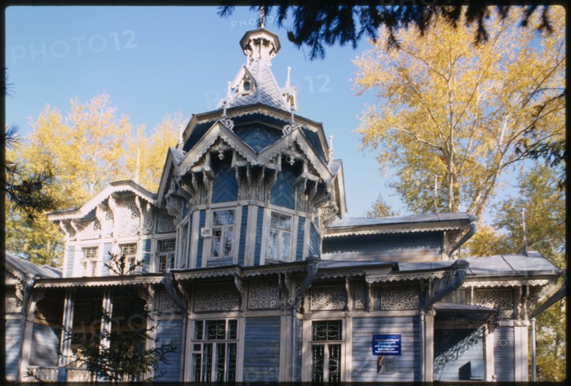 Wooden house, Krasnoarmeiskaia Street #71 (1902), Tomsk, Russia; 1999