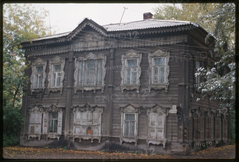 Wooden house, Krasnoarmeiskaia Street #88 (around 1900), Tomsk, Russia; 1999
